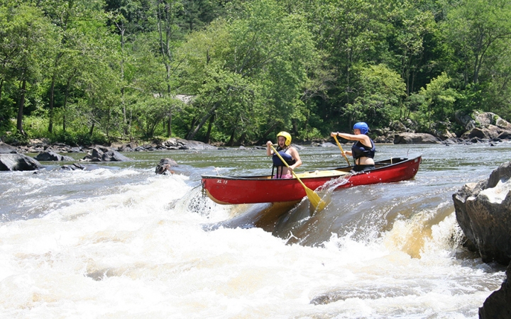 canoeing adventure trip for young adults in north carolina
